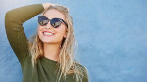 Close,Up,Shot,Of,Stylish,Young,Woman,In,Sunglasses,Smiling